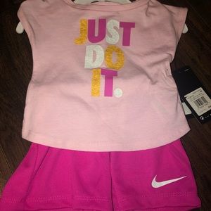 New Nike Outfits baby girl size 12mos
